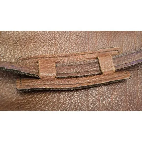 Vintage brown leather messenger bag by Diana. Two separate zip compartments, - Picture 6 of 13